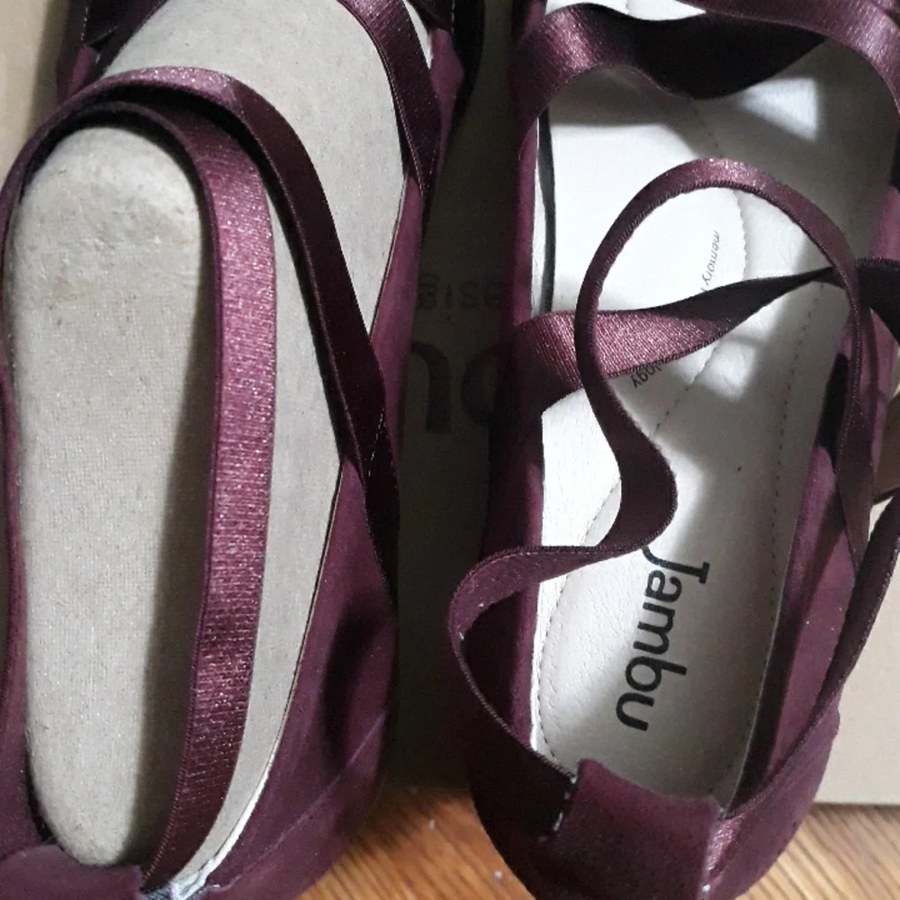 Burgundy Ballet Style  Suede Flats Sz 8.5 - Picture 10 of 16